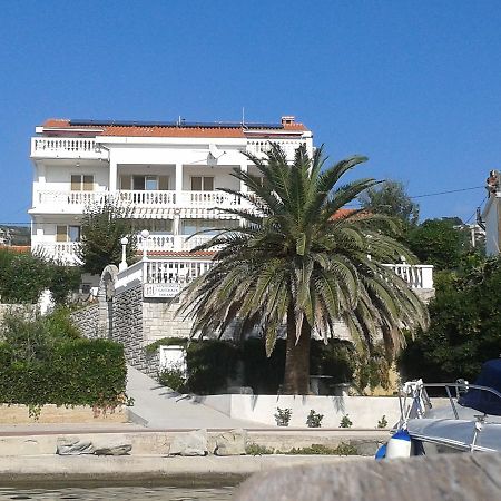 Apartments And Rooms Vinko Barbat na Rabu Exterior photo